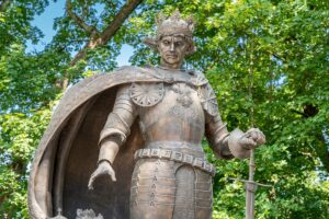 281714-kaune-iskilmingai-atidengta-aleksandro-jogailaicio-skulptura.jpg