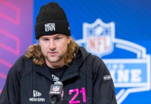 NFL Insider sekmadienį atskleidė Tylerio Warreno būseną